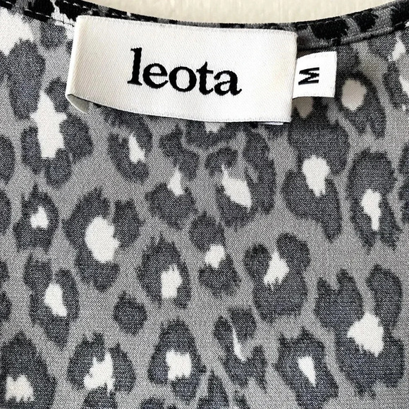 LEOTA | Grey and Black Cheetah Print Ruffled Hem V-Neck Jersey Midi Dress Size M - Picture 6 of 8